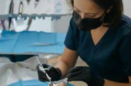 Inflamație Molar de Minte? Decapișonare Rapidă la StomaArt