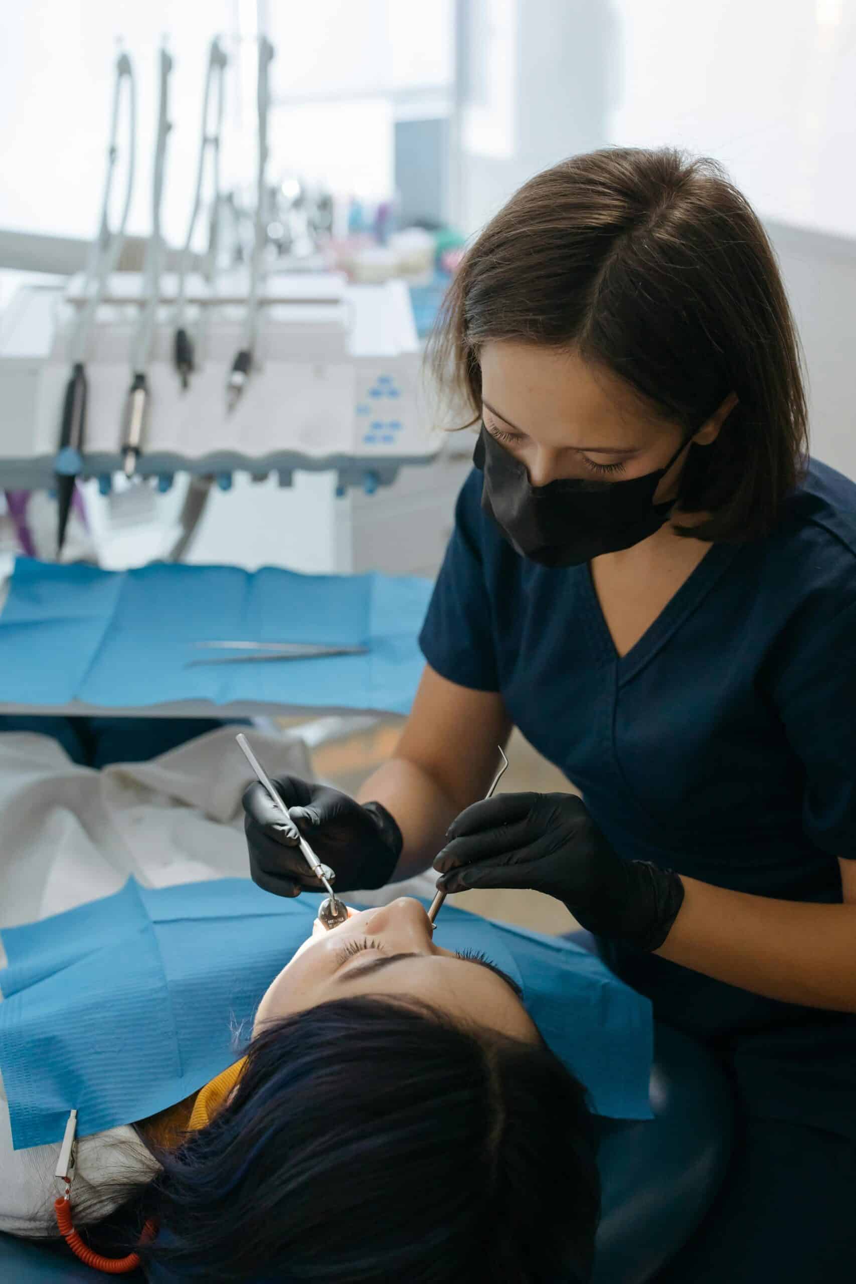 Plombe dentare Craiova la StomaArt dr. Militaru Claudia